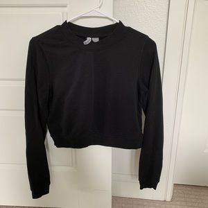 Black cropped sweatshirt (Size S)